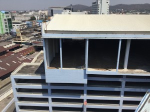 Pohled ze strechy hotelu